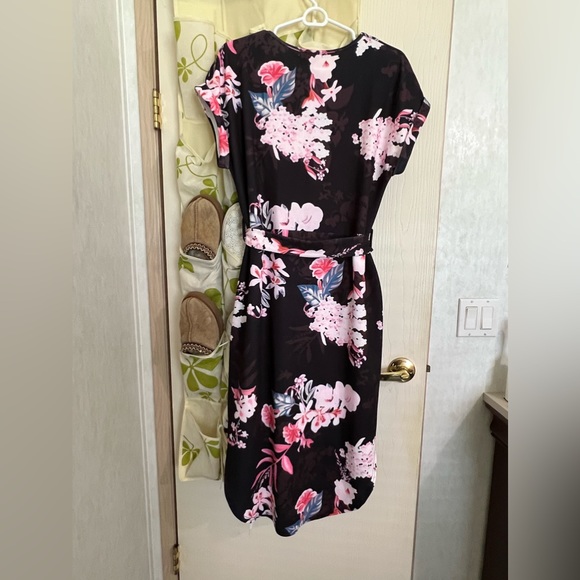 😍😍Dress 😍😍 - Picture 2 of 8